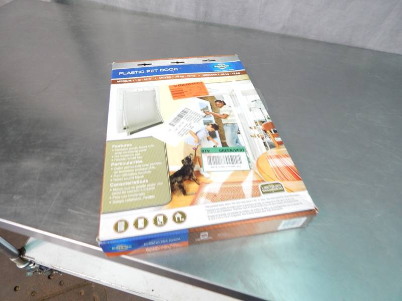 lot 2711 image: Plastic Pet Door