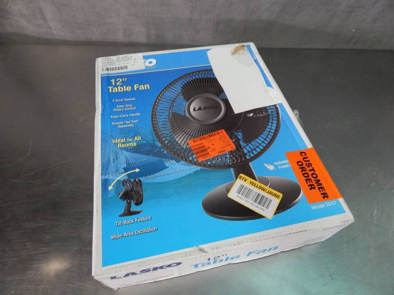 lot 2712 image: Lasko Table Fan Factory Sealed