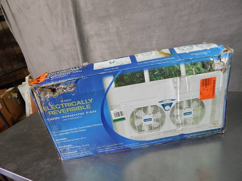lot 2717 image: Lasko Twin Window Fan