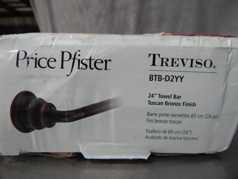 lot 2739 image: Price Pfister Towel Bar