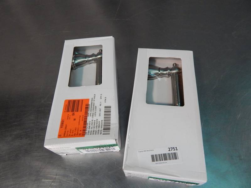 lot 2751 image: Lot of Toilet Paper Holders