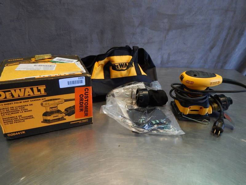 lot 2208 image: DeWalt 14 Sheet Palm Grip Sander Kit