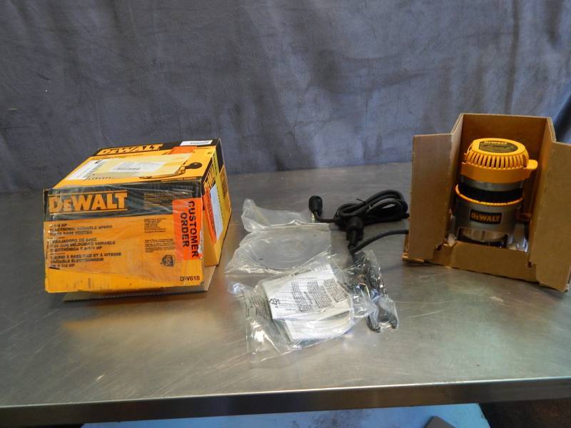 lot 2209 image: DeWalt 2-14 hp Electronic Variable Speed Fixed Base Router