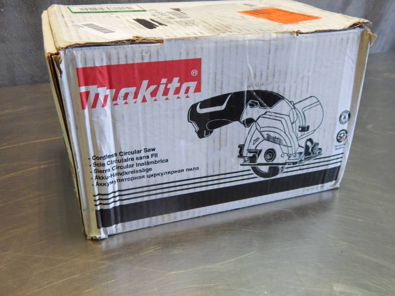 lot 2221 image: Makita 12v Circular Saw