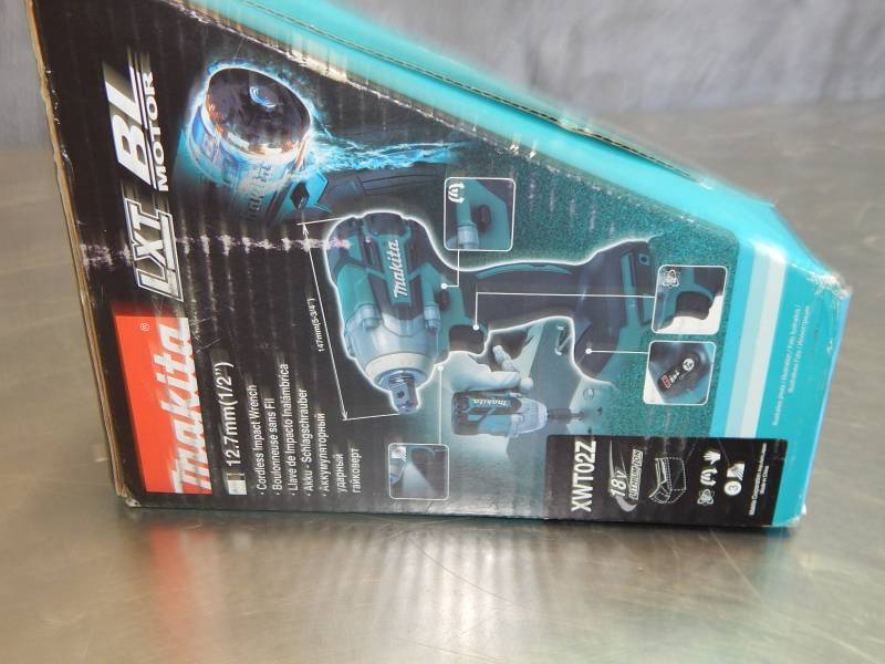 lot 2222 image: Makita 18v 12 Drive Impact Wrench
