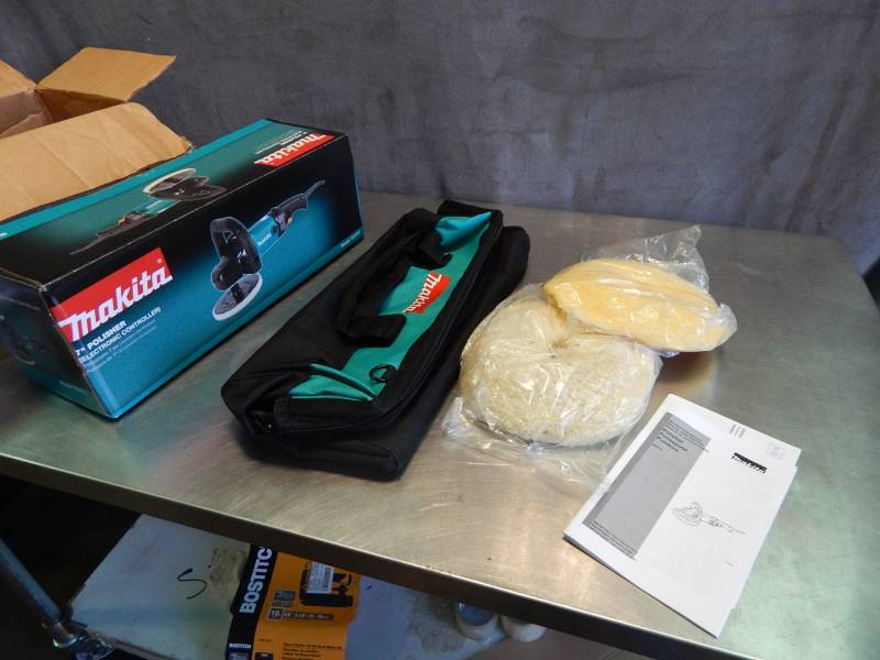 lot 2224 image: Makita 7 Polisher Kit