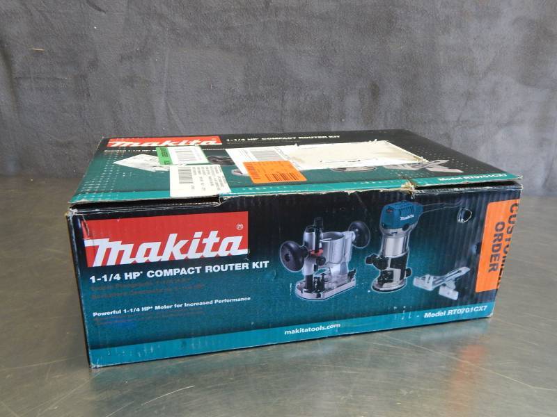 lot 2226 image: Makita Compact Router Kit