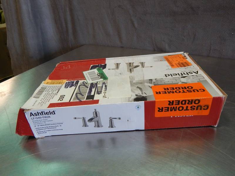 lot 2470 image: Pfister Ashfield Widespread Lavatory Faucet