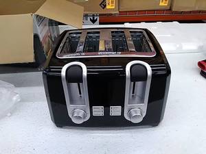 lot 37724 image: Black & Decker Extra Lift 4-Slice Black Toaster