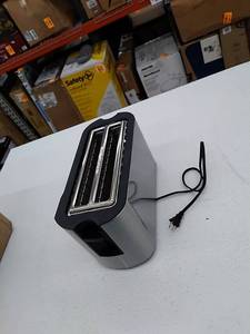 lot 37783 image: Elite Gourmet 4 slice toaster