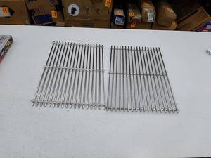 lot 37834 image: Weber cooking grates