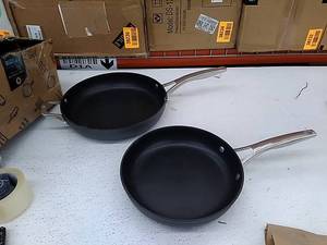 lot 37917 image: 2 - Calphalon Metal Frying Pans