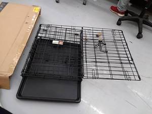 lot 37978 image: Pet Crate with tray