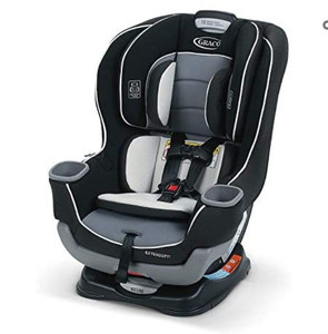 lot 38017 image: Graco Extend2Fit Convertible Car Seat, Ride Rear Facing Longer with Extend2Fit, Gotham