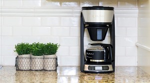 lot 26121 image: BUNN - Heat N Brew Programmable Coffee Maker, 10 cup, Stainless Steel - Retail $129.99