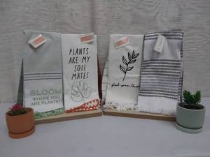 lot 5607 image: NEW Spring Hand Towels, Planters and more