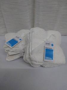 lot 5610 image: NEW Room Essentials Washcloths White 2 packs of 6