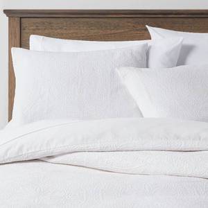 lot 6184 image: Matelasse Medallion Duvet Cover &amp Sham Set, FullQueen - Threshold