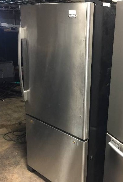lot 1610 image: Whirlpool Gold 21.9 cu. ft. Single-Door Bottom-Freezer Refrigerator, Stainless Steel