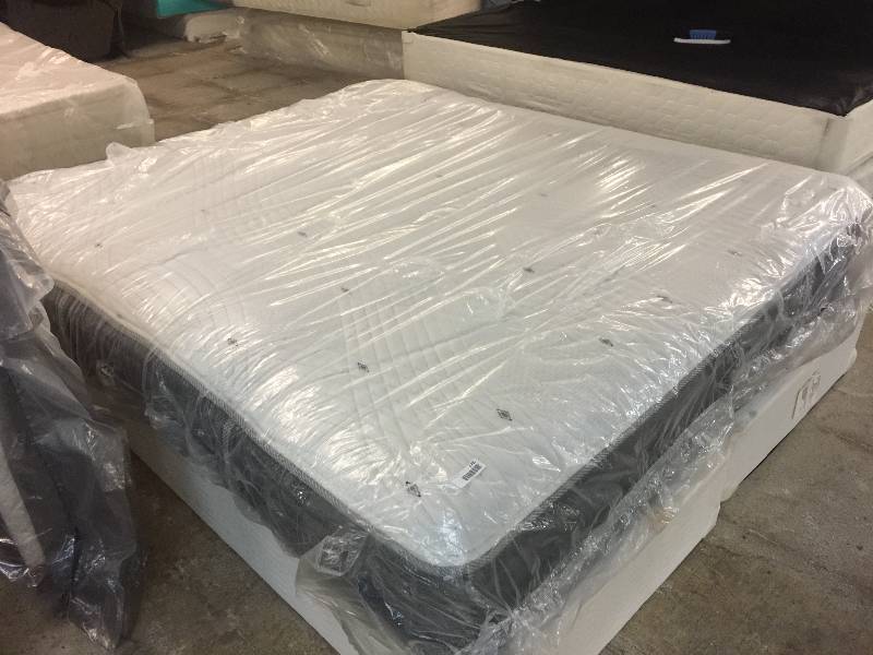 lot 1702 image: BEAUTYREST BLACK SERIES HYBRID - KING MATTRESS TEMPURPEDIC FOUNDATION