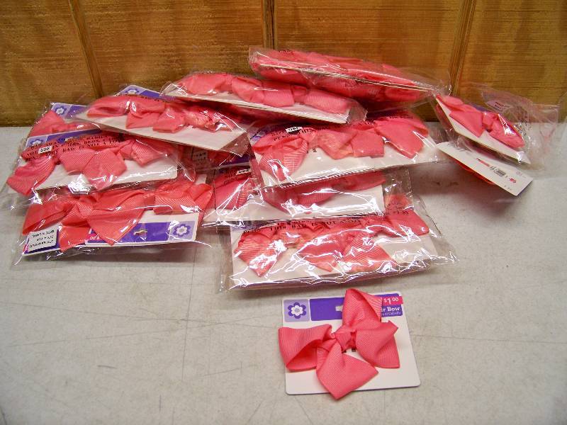 lot 577 image: 48 Hair Bows