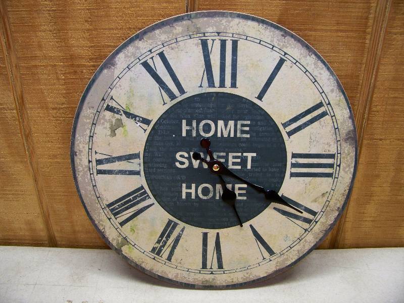 lot 585 image: Clock