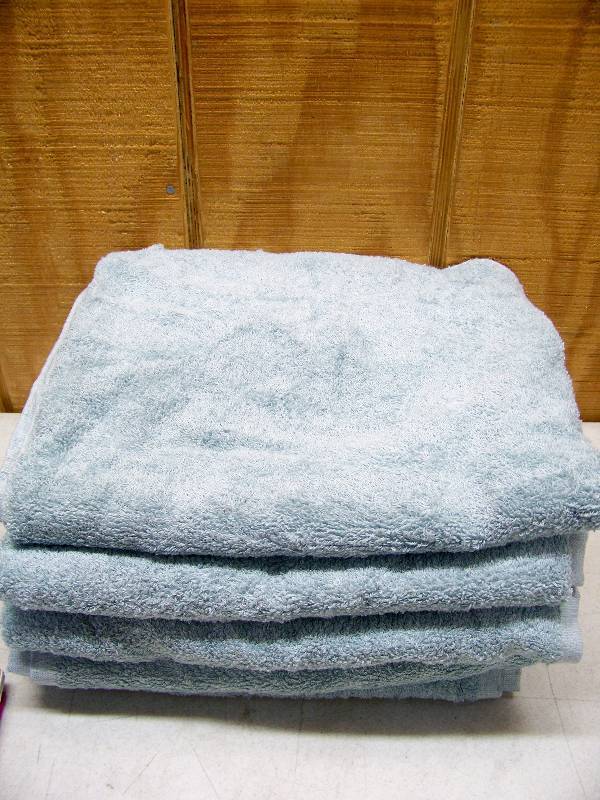 lot 663 image: 5 Bath Towels
