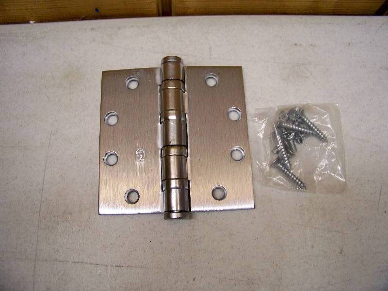 lot 672 image: 24 Hager Hinges