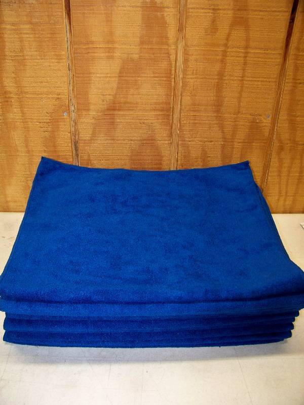 lot 661 image: 10 Royal Blue Hand Towels