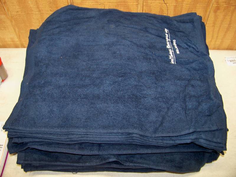 lot 666 image: 50 Small Navy Hand Towels
