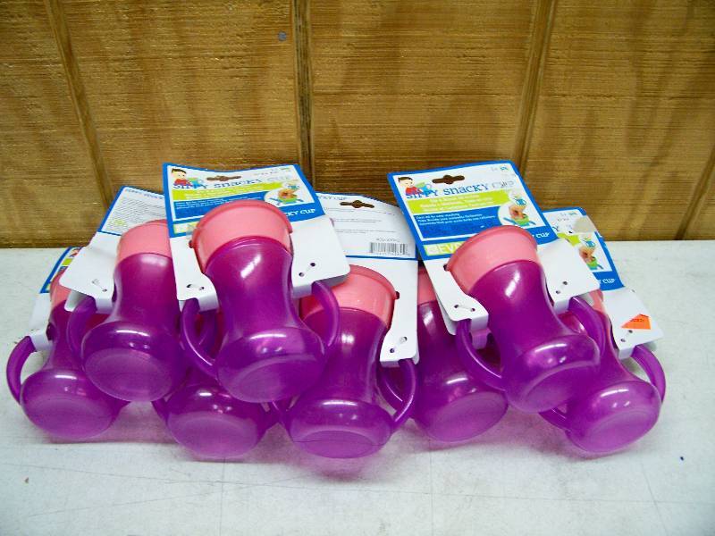 lot 689 image: 8 Sippy Snack Cups