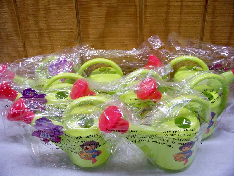 lot 691 image: 8 Dora the Explorer Watering Cans
