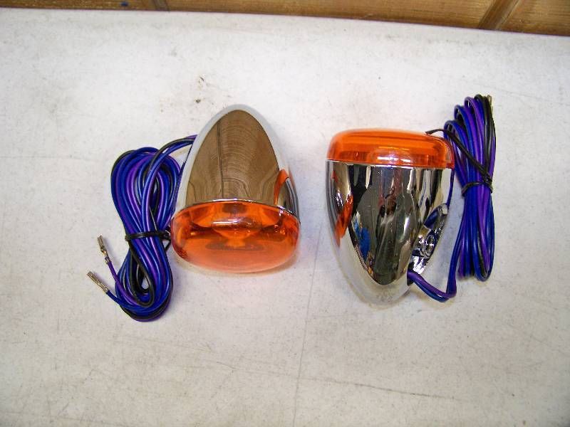 lot 710 image: Pair Chris Rear Amber Bullet Lights