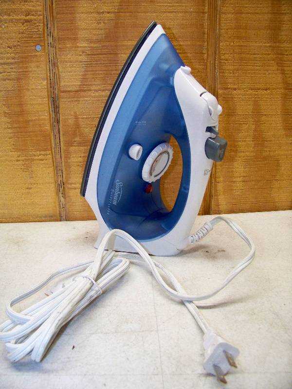 lot 703 image: Sunbeam Hospitality Steam Iron