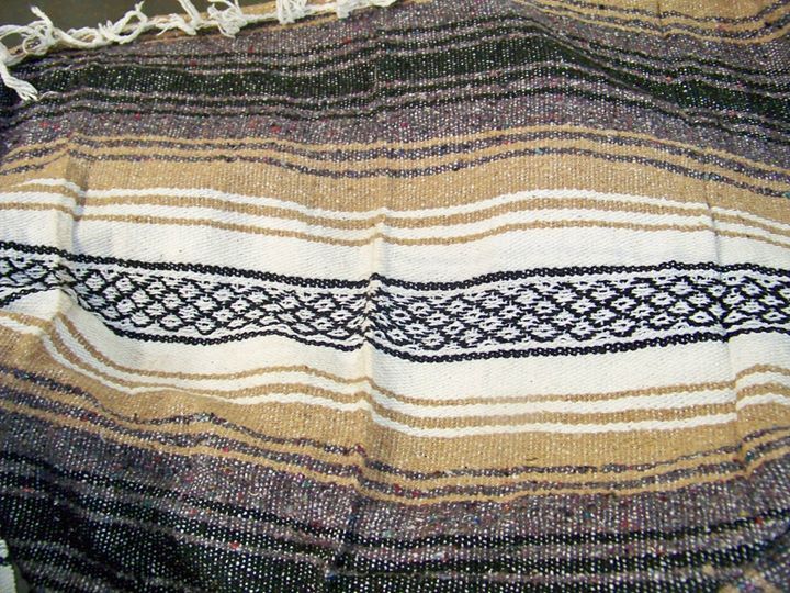 lot 751 image: Mexican Falsa Blanket Throw