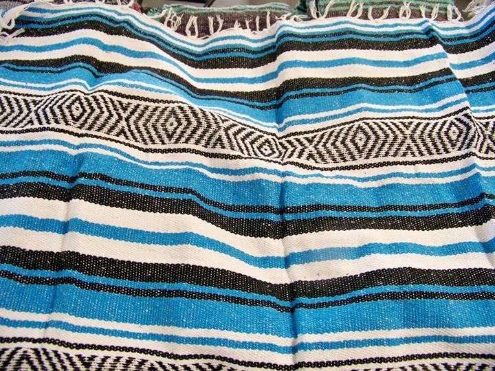lot 754 image: Mexican Falsa Blanket Throw