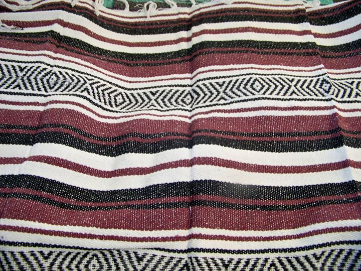 lot 755 image: Mexican Falsa Blanket Throw