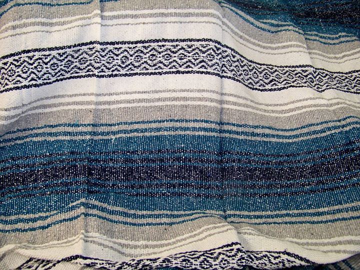 lot 757 image: Mexican Falsa Blanket Throw