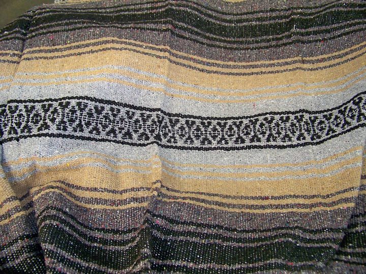 lot 752 image: Mexican Falsa Blanket Throw