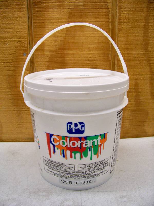lot 823 image: Gallon PPG White Paint