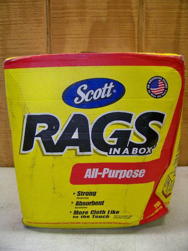 lot 824 image: Box of 200 Scott All Purpose Rags in a Box