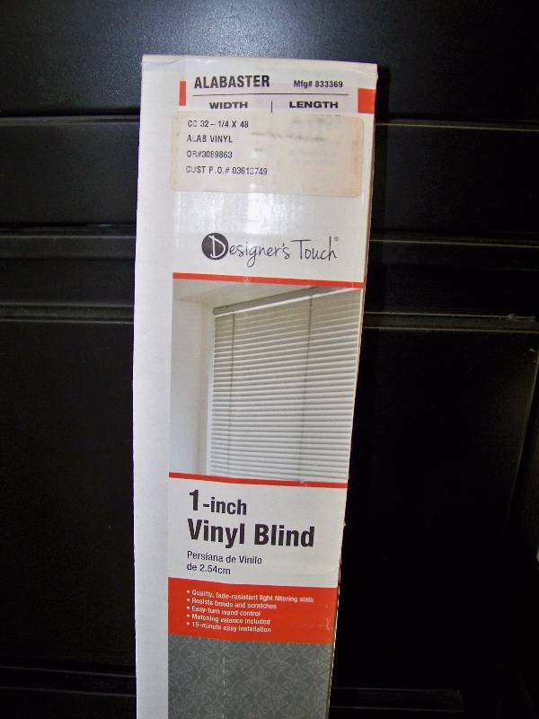 lot 825 image: 6 Designers Touch 1 inch Vinyl Mini Blinds