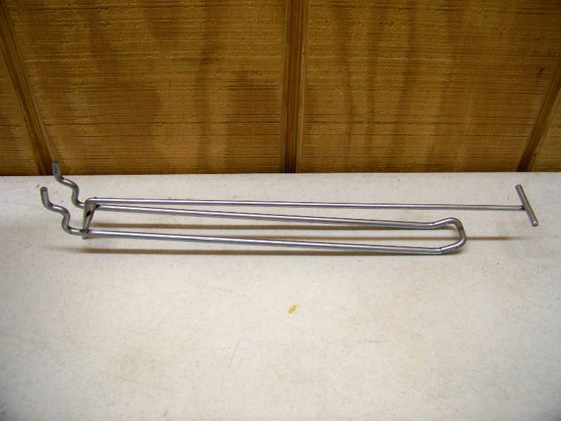 lot 871 image: 100 Pegboard Hooks