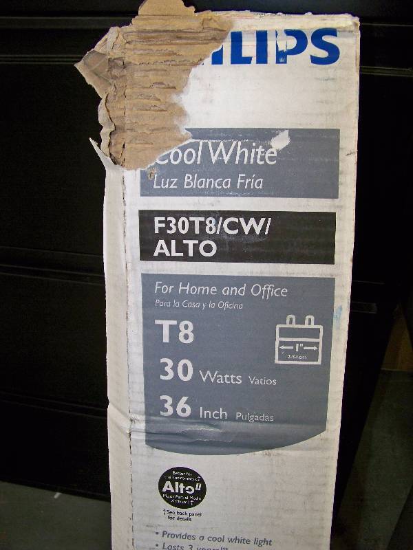lot 873 image: 30 Philips Cool White T8 Alto Bulbs