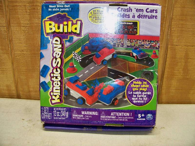 lot 972 image: Crash Em Cars Kinetic Sand Build