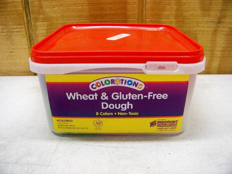 lot 978 image: Colorations Wheat and Gluten-Free Dough