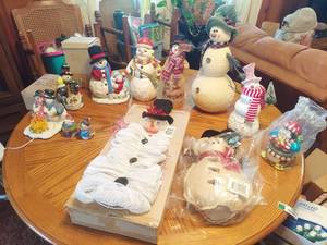 lot 5603 image: snowmen decor