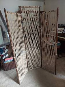 lot 5605 image: rope room divider