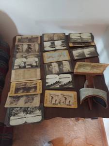 lot 5606 image: Vintage Stereoscopic Card Picture Viewer and Approx 40 Cards