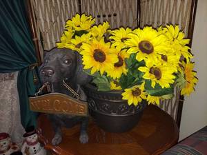 lot 5610 image: Welcome dog with sunflowers